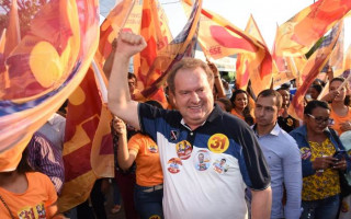 Mauro Carlesse é reeleito governador do Tocantins