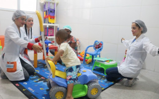 Liga de Palhaçoterapia do UNITPAC participou do lançamento, levando mais alegria para os pacientes