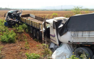 Caminhoneiro chegou a ser socorrido, mas morreu a caminho do hospital.