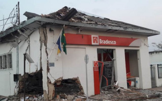 Prédio da agência ficou parcialmente destruído