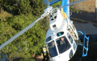 Helicóptero da Secretaria de Segurança Pública auxilia na operação.