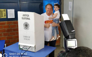 Governador Mauro Carlesse (PHS) votou na manhã deste domingo, 7,na Unirg