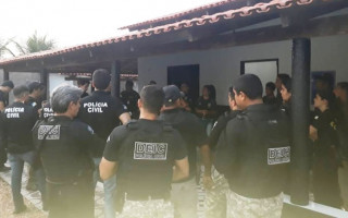 Polícia Civil prendeu pessoas que faziam entrega de drogas na região de Ananás.