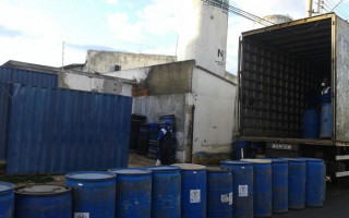 Lixo do Hospital Regional de Araguaína sendo recolhido nesta manhã.