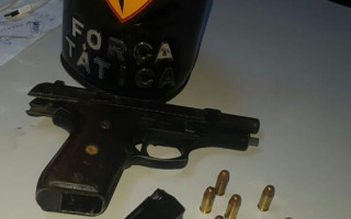 PM apreendeu uma pistola com 13 munições.