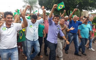 Eleitores comemoram vitória de Radilson Lima