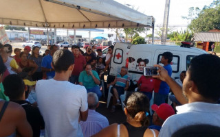 Secretário Mun. do Planejamento, Meio Ambiente e Desenvolvimento Econômico, Júnior Marzola, em reunião com moradores.