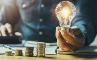 É possível diminuir os gastos de energia da sua casa gerando uma boa economia.