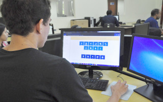 Servidores terão até 1º de fevereiro para realizar o recadastramento online.