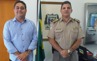 Presidente da ATM, Jairo Mariano (Esq) e o Comandante Geral da Polícia Militar, Coronel Jaizon Veras Barbosa