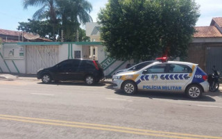 Viatura da polícia na frente do Naturatins em Gurupi