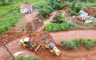 Moradores foram removidos e aterramento realizado no local