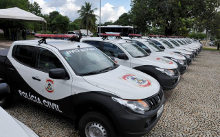 Governo do Tocantins entregou na tarde desta sexta-feira, 8, 15 caminhonetes Mitsubishi Triton caracterizadas
