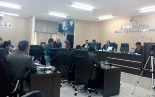 Plenário da Câmara Municipal nesta segunda-feira (18).