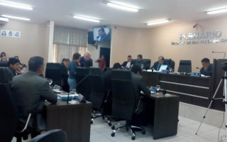 Plenário da Câmara Municipal nesta segunda-feira (18).