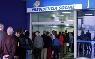 Idade mínima será de 65 anos para homens a partir de 2027 e de 62 para mulheres a partir de 2021