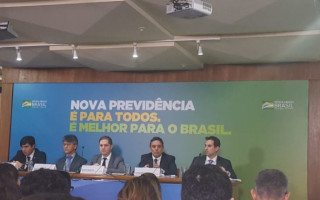 Técnicos do Ministério da Economia dão entrevista coletiva à imprensa, nesta quarta-feira (20).