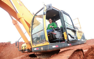 Flávia Virgínia Feitosa da Silva, 36 anos, operadora de máquinas pesadas