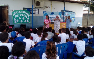 Teatro passou por escolas da região norte do estado e chamou atenção das crianças.