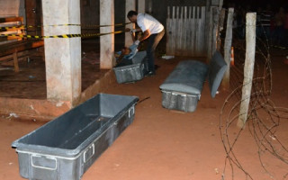 Três integrantes de uma família de ciganos e um vizinho foram executados a tiros numa residência, em 2012