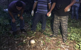 Ossada humana foi encontrada em matagal durante roçagem.