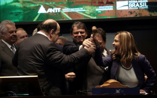 O ministro da Infraestrutura, Tarcísio Gomes Freire, participa do leilão na B3, a Bolsa de Valores de São Paulo.