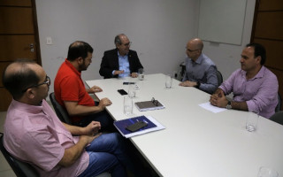 Prefeito recebeu o médico Raphael Luiz Haikel Junior, do setor de expansão do Hospital de Amor de Barretos