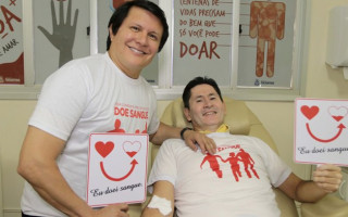 Dupla Gian e Giovani no Hemocentro de Palmas.