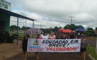 Professores cobram valorização da categoria.