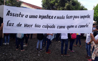 Faixa da manifestação no Colégio Marechal Rondon