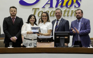 Deputada Valderez durante Sessão Solene em Homenagem a Jornalistas.