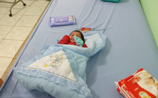 Bebê foi encontrada dentro de saco de cimento, abandonada em um lixão.