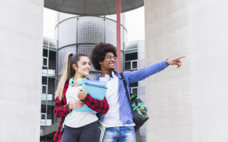 O estudante deve ter cadastro no site http://sne.iel.org.br/sne para concorrer as vagas.