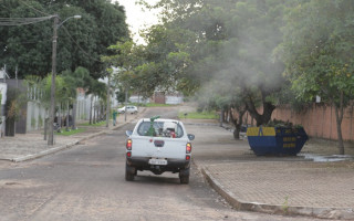 Para maior eficiência do fumacê, população precisa abrir janelas e portas.