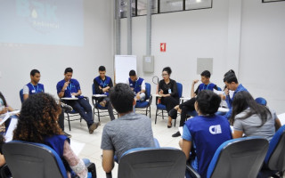 Concessionária reuniu os jovens em um encontro de orientação profissional, ministrado pela psicóloga Evelly Silva.