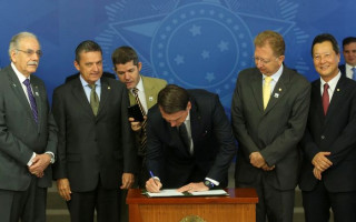 Bolsonaro extingue horário de verão