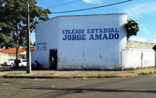 Bombinha foi jogada por cima do muro do Colégio Jorge Amado, em Araguaína.