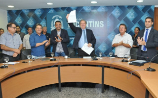 Gov. Mauro Carlesse assina concessão de incentivo aquisição de caminhões e carretas