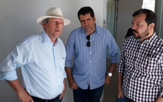 Vereador Marcus Marcelo, acompanhado do Prefeito Ronaldo Dimas e do Sec. Mun. de Saúde, Jean Coutinho.