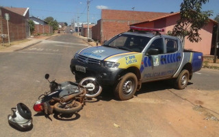 Segundo a PM, motoqueiro fazia direção perigosa.