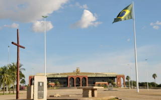 Criada no dia 20 de maio de 1989, a Praça dos Girassóis foi o local do lançamento da pedra fundamental de Palmas