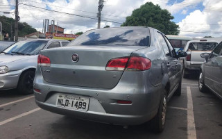 Carro estava abandonado num estacionamento em Araguína