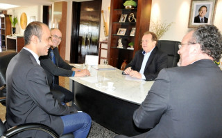 Em 13 de maio, Mauro Carlesse se reuniu com o superintendente do Banco do Brasil, Raul Abu Bakr Wahbe, para negociar o pagamento da dívida do Estado