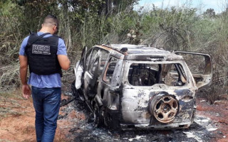 O carro-forte foi alvo de criminosos na BR-153, entre Rio dos Bois e Tabocão. Um carro foi incendiado.