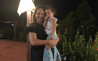 Nara é a mãe da pequena Maynara Marcela