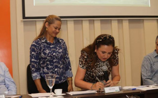 Kátia Abreu assina termo de cooperação técnica com entidades parceiras