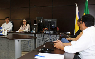 A problemática apresentada foi a falta de recursos dos municípios para a realização dos certames