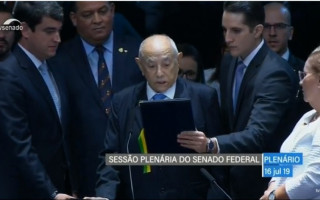 Siqueira Campos assume cadeira no Senado aos 90 anos