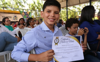 Rhenan Cauê recebeu certificado de Honra ao Mérito da Seduc