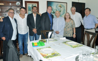 Governador Mauro Carlesse visita senador Siqueira Campos em comemoração ao aniversário de 91 anos